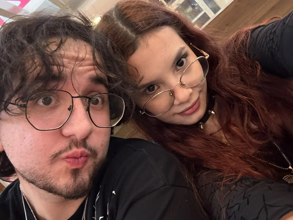 Nós dois fazendo caretas